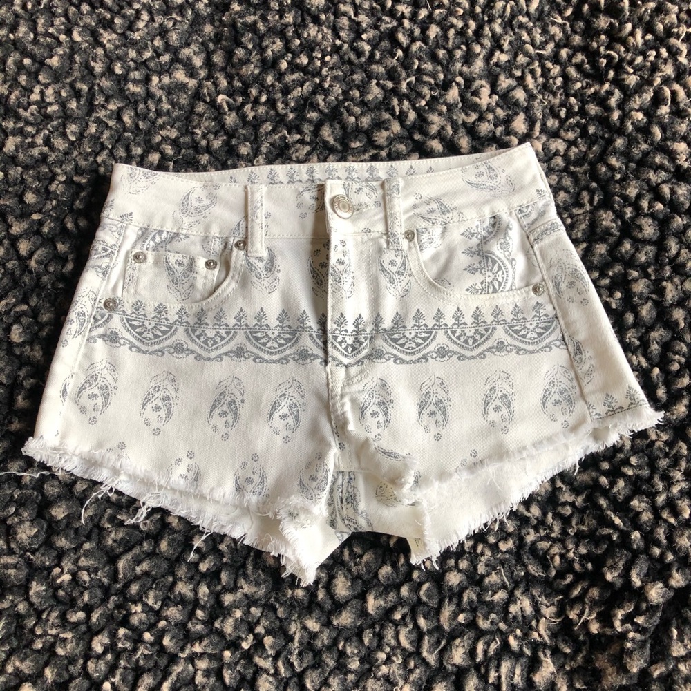American Eagle Outfitters white cut off shorts 0